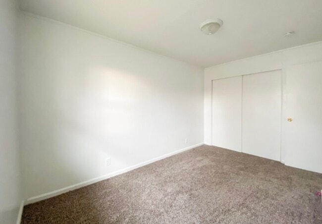 Building Photo - Italian Estates Property Managment