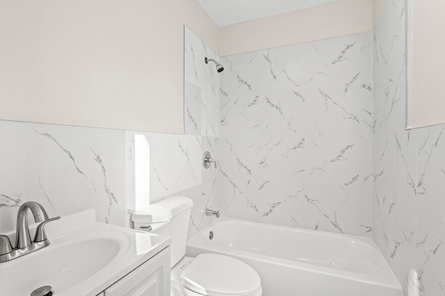 Building Photo - 202 N 1st St