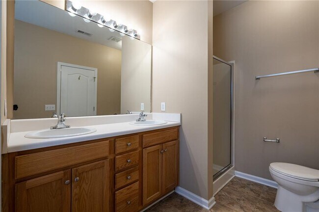 Building Photo - 32 Brookvalley Ct W