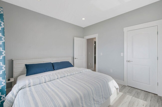 Building Photo - 486 Beatrice Point Rd