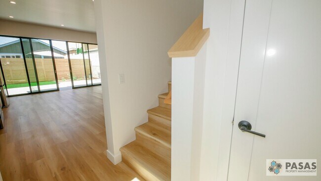 Building Photo - 4980 Narragansett Ave