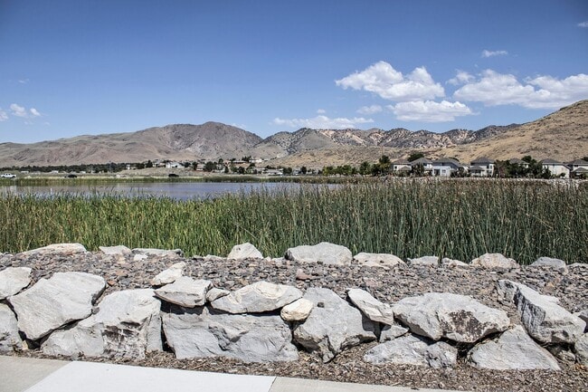 Building Photo - 3 bedroom 2.5 bathroom two-story rental in...