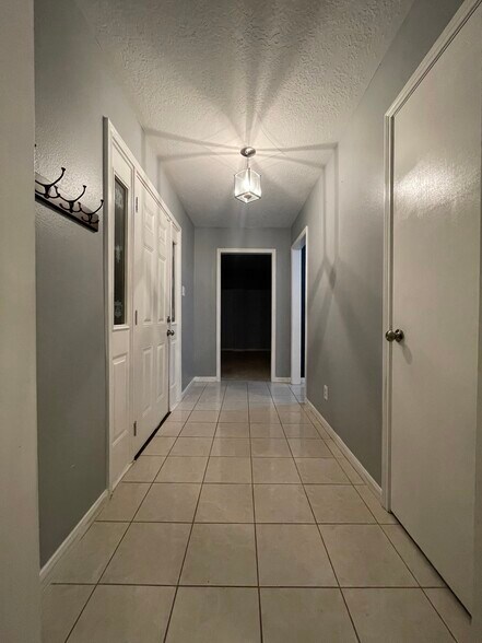 Building Photo - 15714 Mill Point Dr