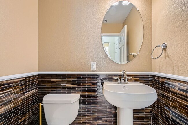 Building Photo - Beautiful 3 bedroom in Tuscany  community