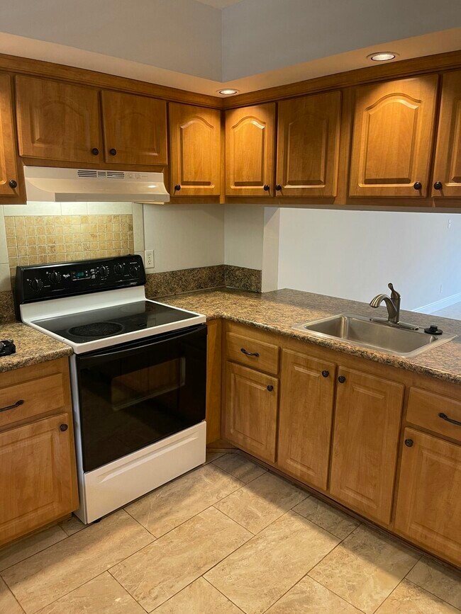 Building Photo - 7173 Orange Dr