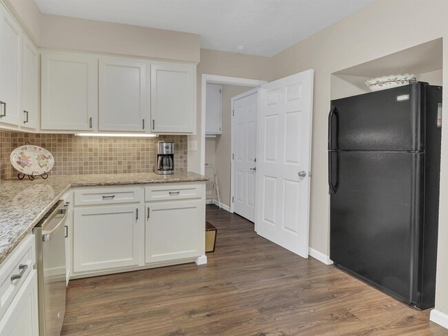 Building Photo - 805 Bluebonnet Ln