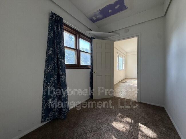 Building Photo - 1228 10th St N