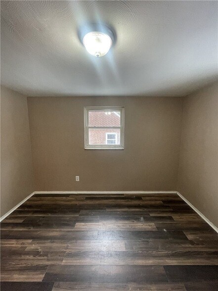 Building Photo - 149 Parkwood Rd