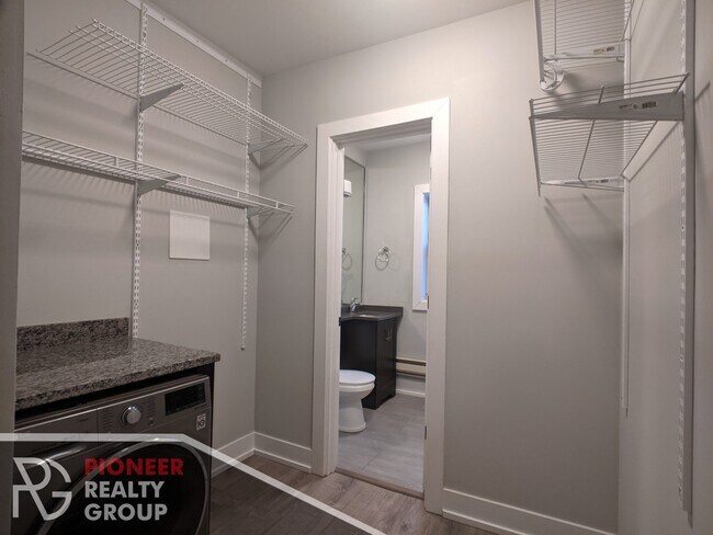 Building Photo - 709 W Brompton Ave