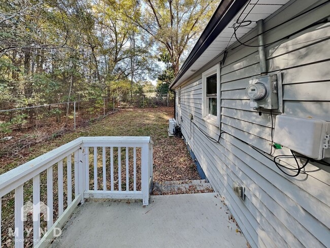 Building Photo - 305 S Spargo St