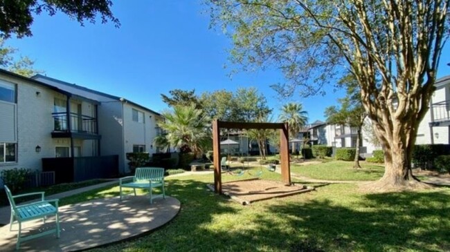 Building Photo - 874 Yorkchester Dr