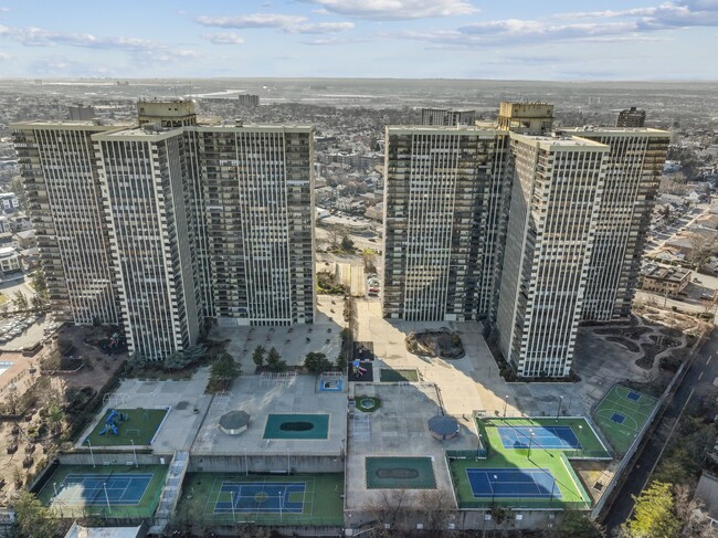 Building Photo - 200 Winston Dr
