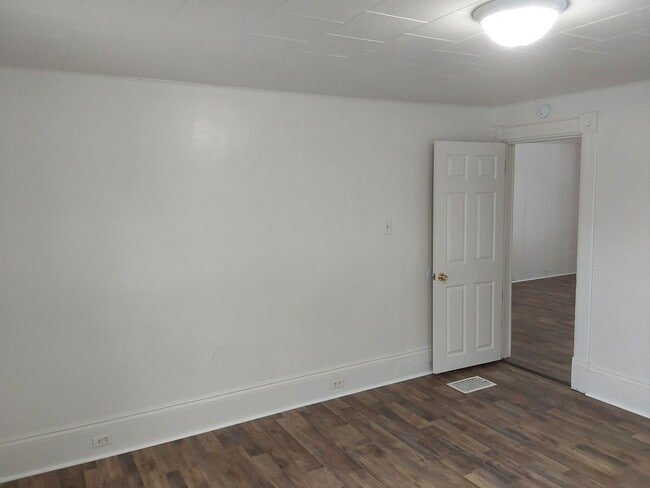 Building Photo - 306 N Elm Ave