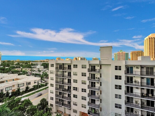 Building Photo - 3101 Bayshore Dr