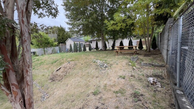 Building Photo - 5228 18th Ave SW