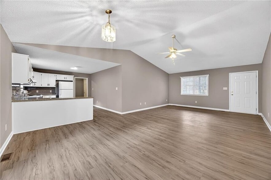 Building Photo - 175 White Tail Hills Dr