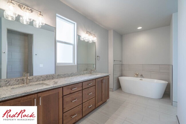 Building Photo - Beautiful 4-Bedroom 2.5 Bath with a 3 Car ...