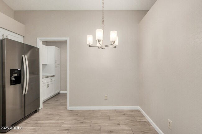 Building Photo - 5136 E Evergreen St