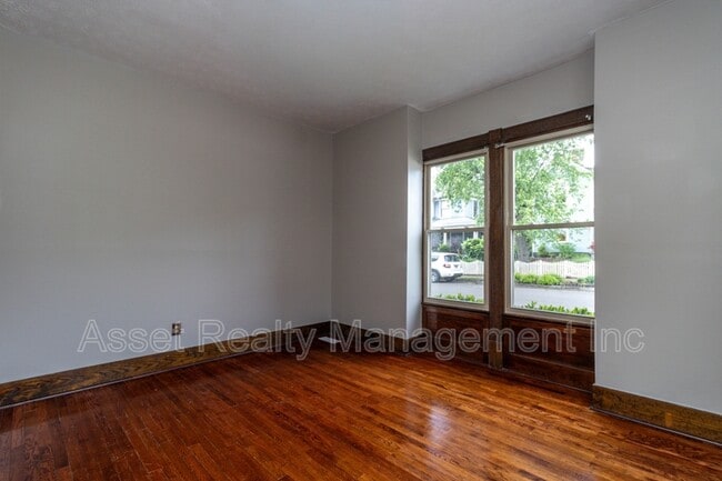 Building Photo - 820 Luttrell St