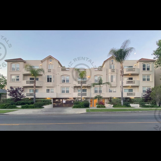 Building Photo - 12140 Moorpark St