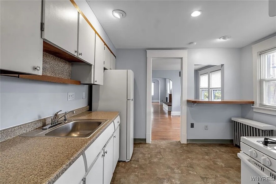 Kitchen - 90 Clover Pl