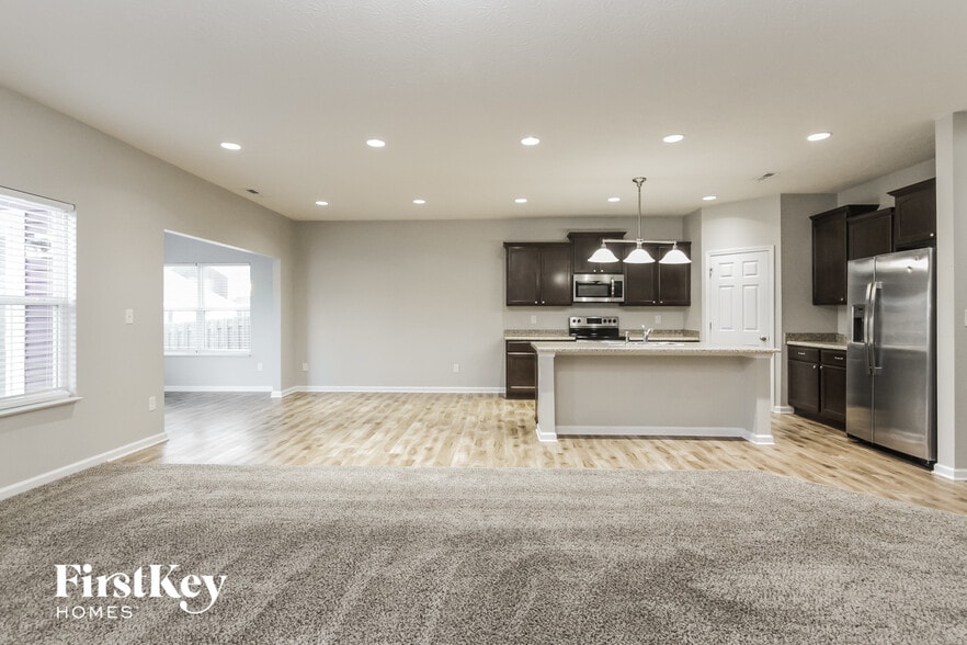 Building Photo - 821 Blue Ash Trail