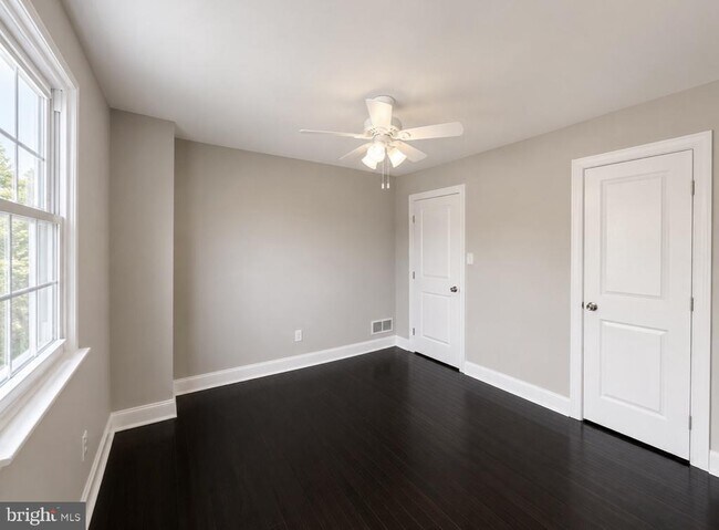 Building Photo - 256 W Beidler Rd