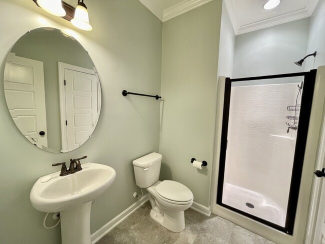 Building Photo - 5 bed, 3 bath Nest in Surrey Meadows