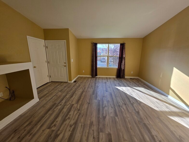 Living room - 8116 Eagleview Dr