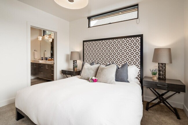 Building Photo - 6 Silver Peaks Dr