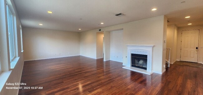 Building Photo - Welcome to American Canyon!! Beautiful Large 5 Bed 3 Full Bath for Lease