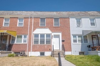 Building Photo - 806 Benninghaus Rd