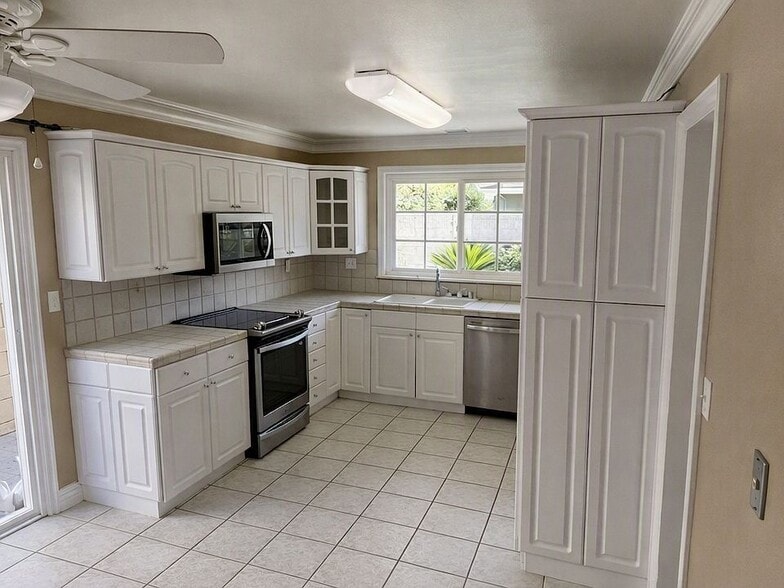 Building Photo - 4600 Guava Avenue