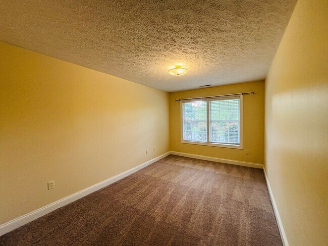 Building Photo - 230 Willow Oak Dr NW