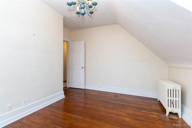 Building Photo - 8911 Manor Ave
