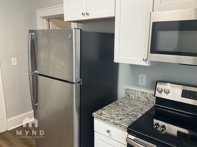 Building Photo - 401 Skyland Ave