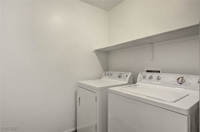 Building Photo - 864 Royal Amethyst Way