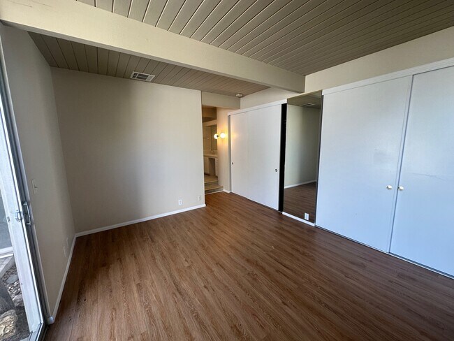 Building Photo - 3169 S Bentley Ave