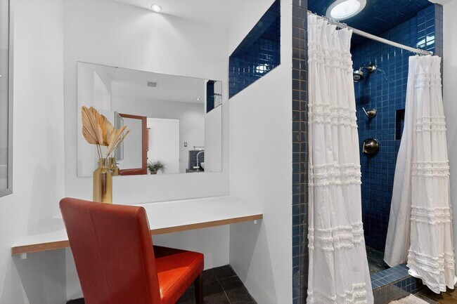 Building Photo - 1640 Stanford Dr NE