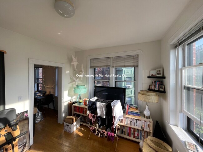 Building Photo - 15 Revere St