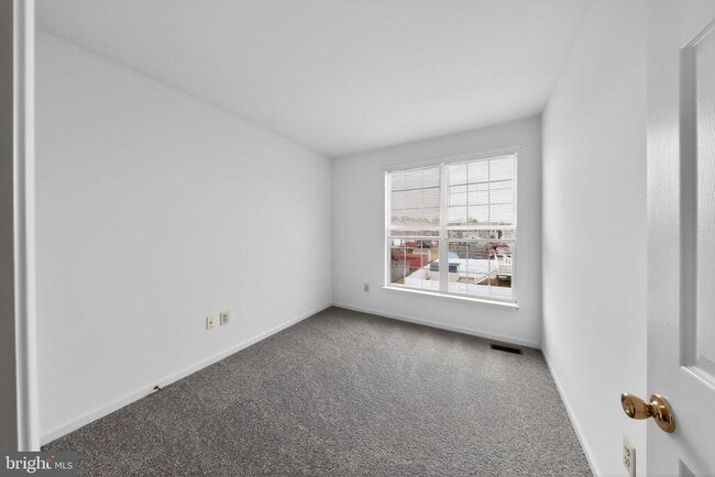 Building Photo - 409 Feather Dr