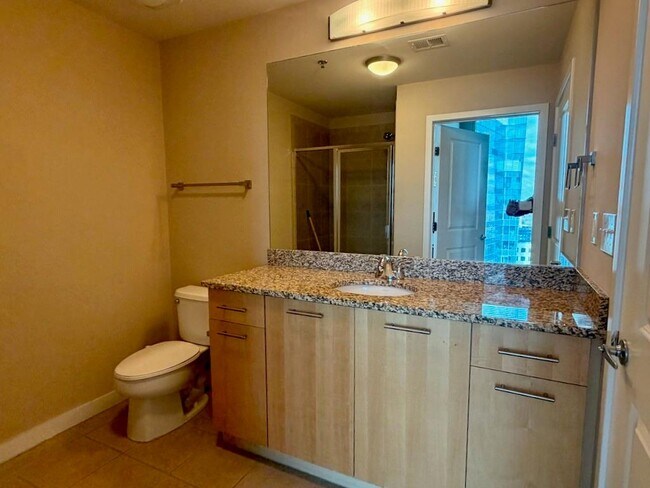 Building Photo - 3324 Peachtree Rd NE