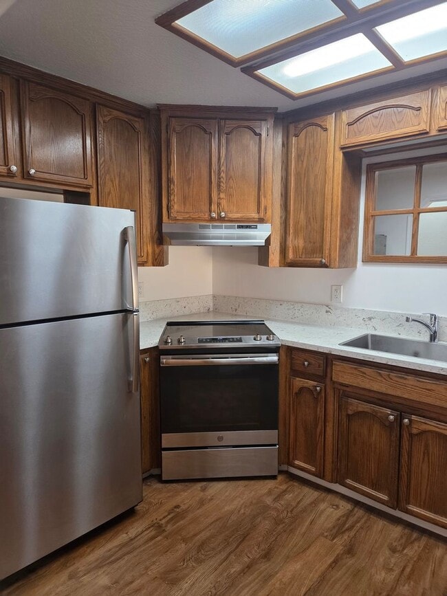 Building Photo - 3-Bedroom Condo Near Columbia Jr. College