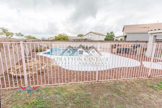 Building Photo - 2805 S Abbey Cir