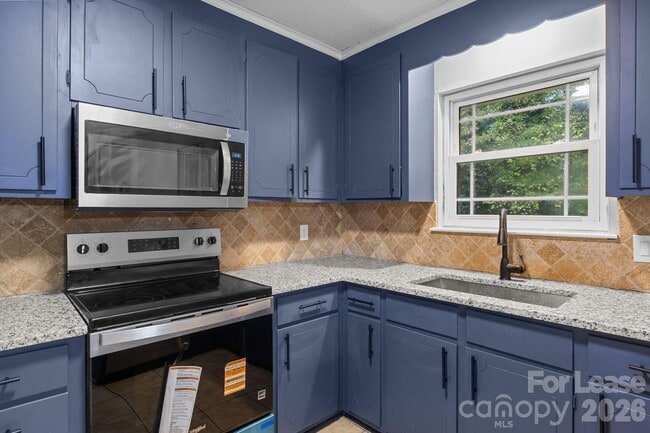 Building Photo - 5300 Hickory Ln