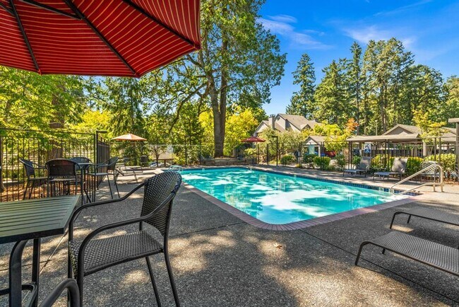 Building Photo - Stylish Lake Oswego 1 Bedroom Condo with Loft — Walk to Shops & Parks