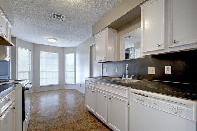 Building Photo - 3916 Stoney Hill