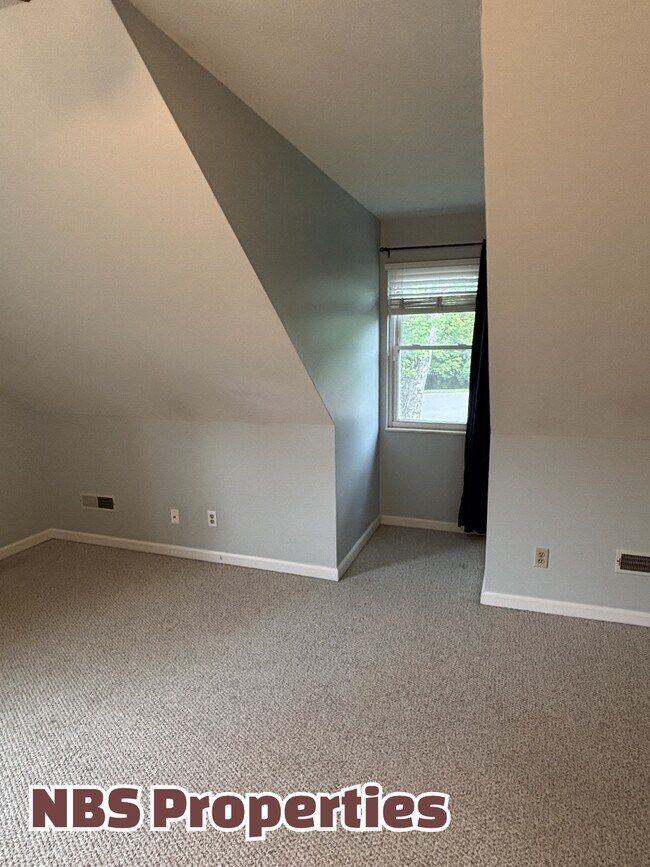 Building Photo - 7404 Foxglove Ln