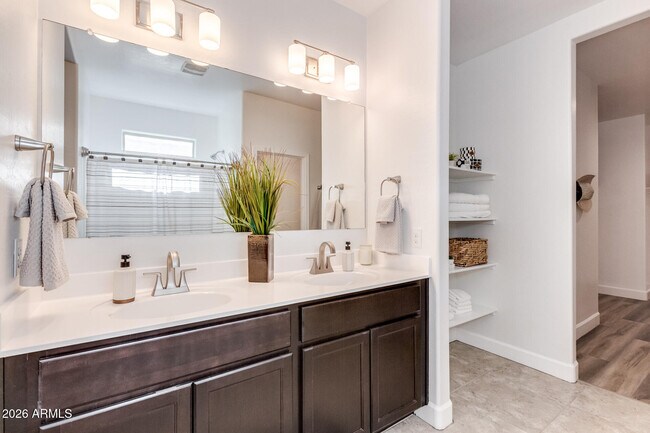 Building Photo - 4750 E Chromium Rd