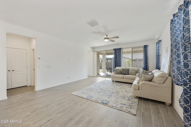 Building Photo - 5854 S Del Rancho